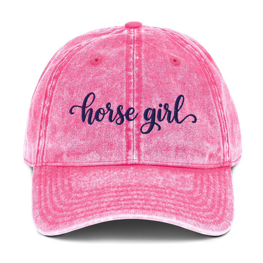 Rosa gewaschene Basecap mit lila Stickerei „horse girl“.
