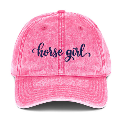 Rosa gewaschene Basecap mit lila Stickerei „horse girl“.