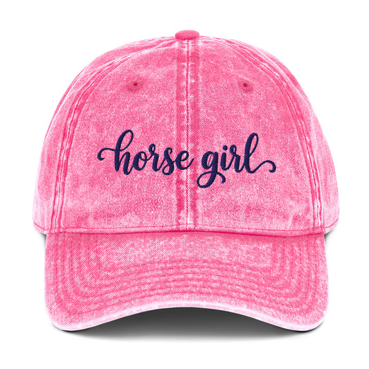 Rosa gewaschene Basecap mit lila Stickerei „horse girl“.