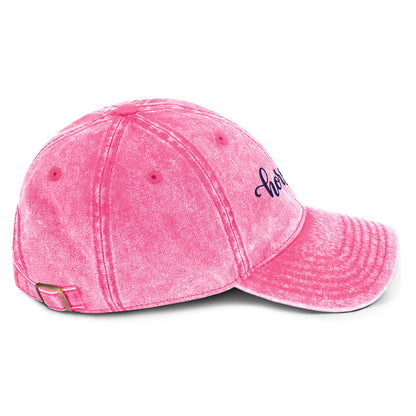 Rosa gewaschene Basecap mit lila Stickerei „horse girl“.
