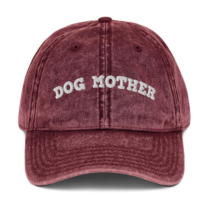 Cap mit weißem Stickschriftzug "Dog Mother" auf der Vorderseite