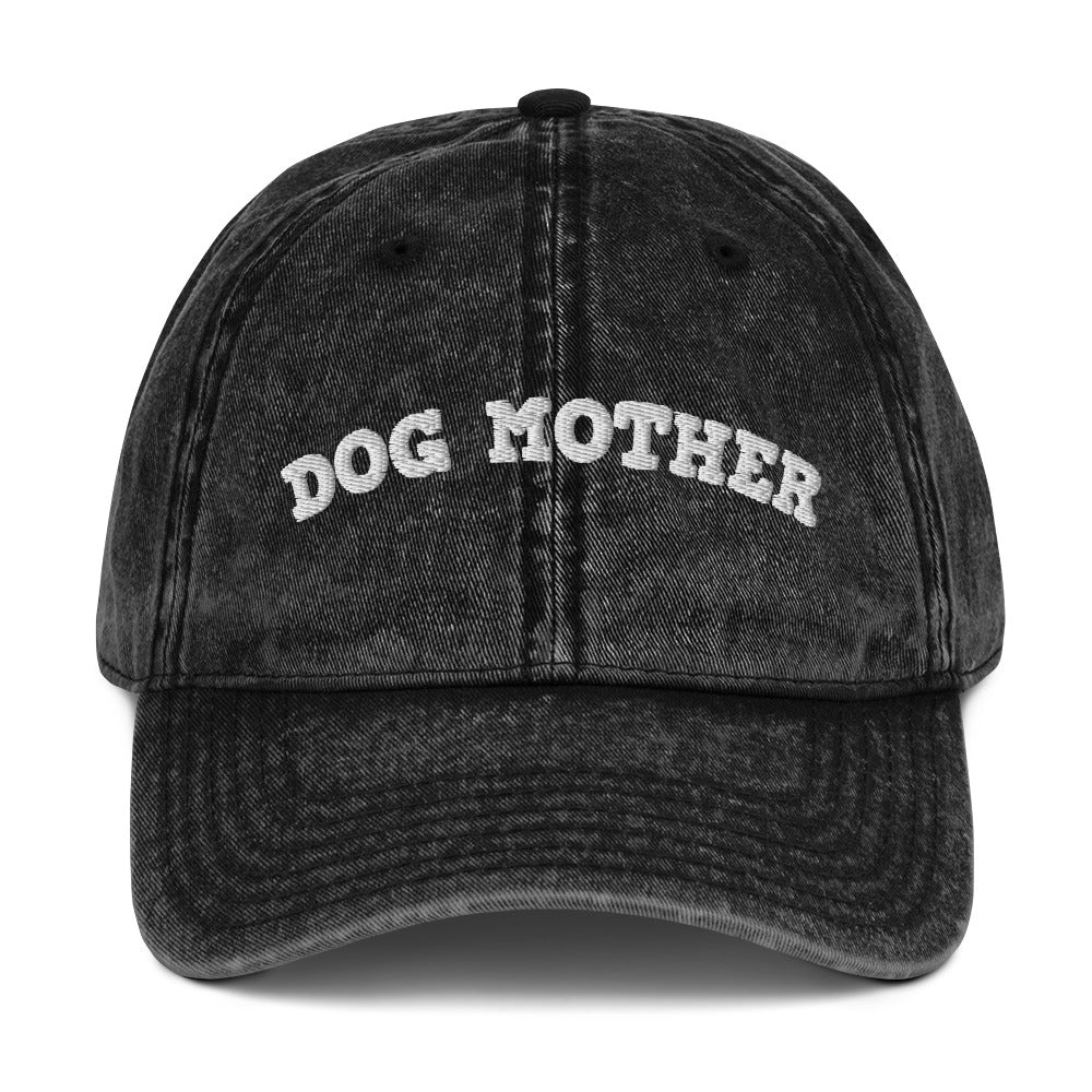Cap mit weißem Stickschriftzug "Dog Mother" auf der Vorderseite