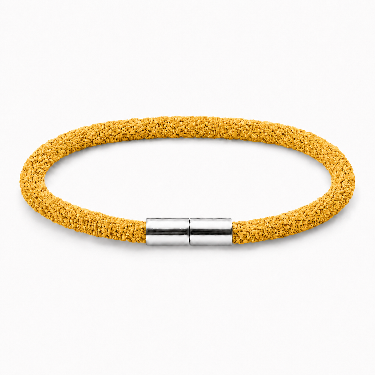 Geflochtenes Kumihimo Armband in Goldgelb mit poliertem Edelstahlverschluss.