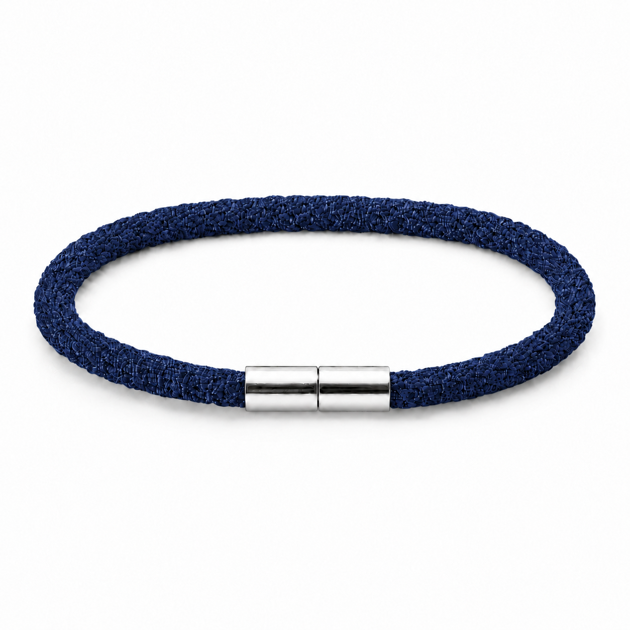 Geflochtenes Kumihimo Armband in Navyblau mit poliertem Edelstahlverschluss.