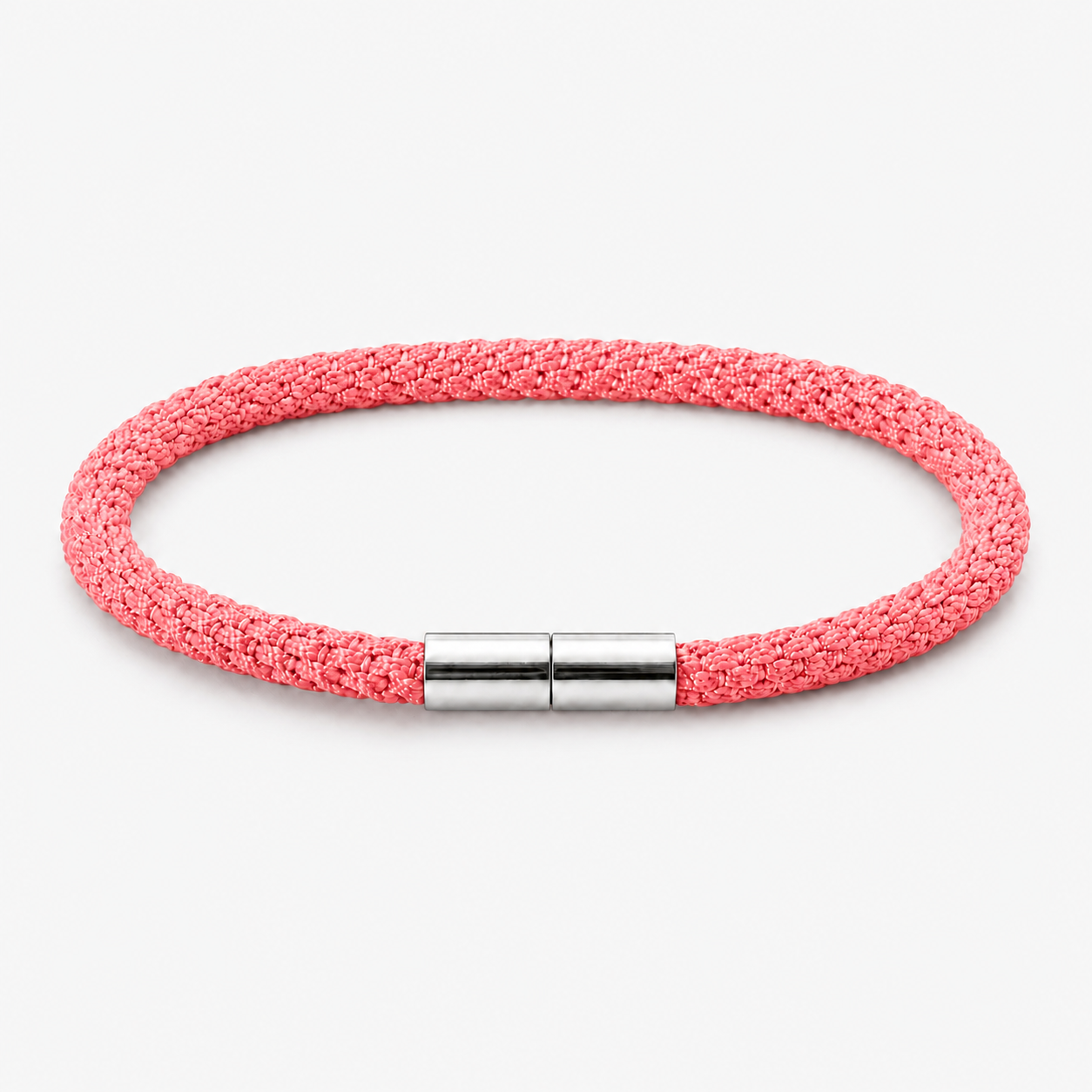Geflochtenes Kumihimo Armband in Pink mit poliertem Edelstahlverschluss.