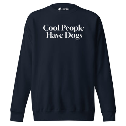 Sweatshirt mit weißem Schriftzug "Cool People Have Dogs" auf der Vorderseite